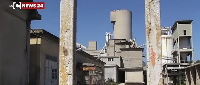L’ex cementificio di Vibo Marina, da colosso industriale a discarica