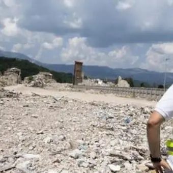 A tre anni dal sisma Amatrice ricorda le sue vittime