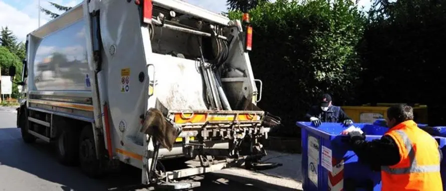 Comuni morosi nella Locride, raccolta rifiuti a rischio: «Crediti per oltre 2 milioni»