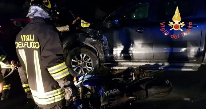 Violento scontro sulla statale 106 a Sellia, grave motociclista