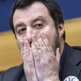 La crisi al buio presenta il conto alla Lega che precipita nei sondaggi