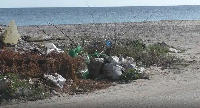 Corigliano-Rossano, il sindaco Stasi dichiara guerra ai “lordazzi”