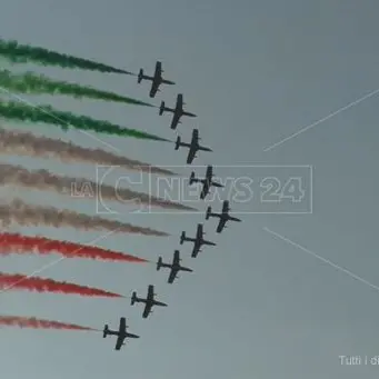 In 50mila col naso all’insù: le Frecce tricolori incantano Reggio Calabria