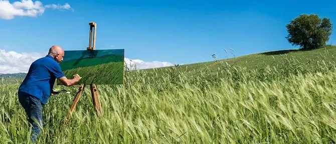 Il genio del “pittore del vento“ Franco Azzinari in mostra a Tropea