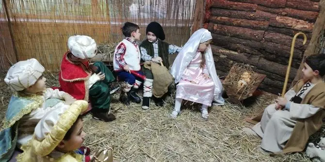 Pizzo, la magia dei bambini anima il presepe vivente più bello