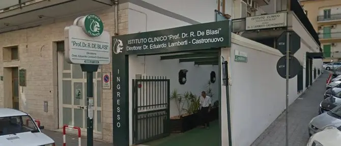 Chiude l'istituto clinico “De Blasi”, manifestazione a Reggio