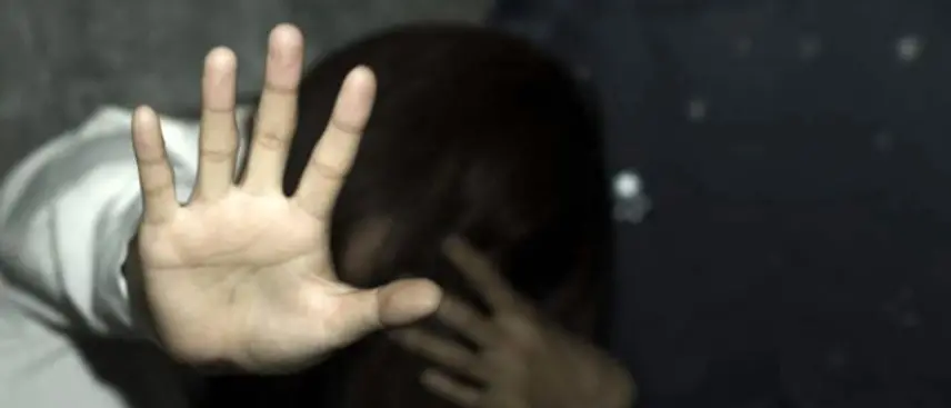 Stuprarono una ragazzina di 13 anni. Condannato il branco di Melito