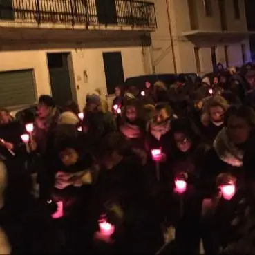 Fiaccolata silenziosa per padre e figlio uccisi nel Crotonese