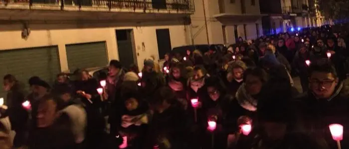 Fiaccolata silenziosa per padre e figlio uccisi nel Crotonese