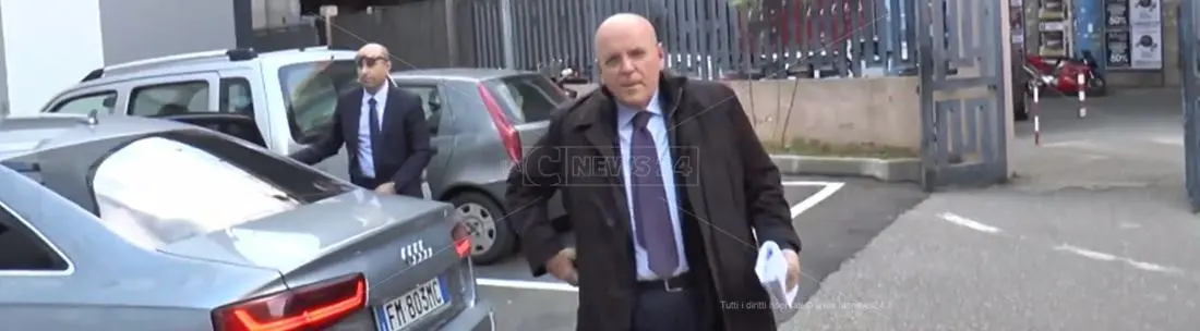 Si aggrava la posizione di Mario Oliverio. Contestata anche la corruzione