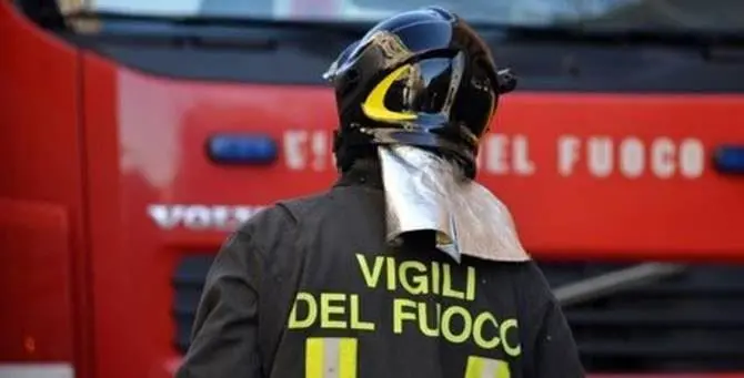 In fiamme casa nel Catanzarese, in salvo famiglia con due bambini