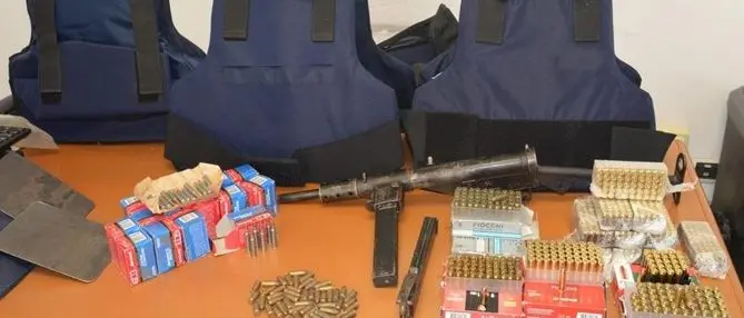 Arma da guerra e oltre mille munizioni sequestrate nel Reggino