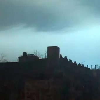 Esplode azienda elettrica e il cielo diventa blu, il sindaco: «Nessun attacco alieno»