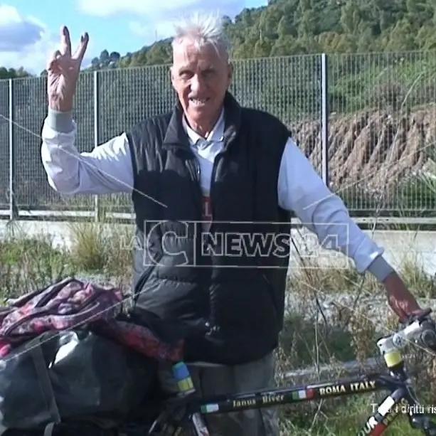 Il viaggio di Janus, in giro per il mondo in bici... a 81 anni