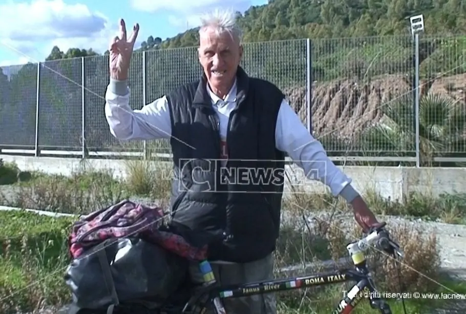 Il viaggio di Janus, in giro per il mondo in bici... a 81 anni