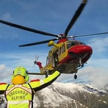 Escursionista cade in un dirupo, salvato dai soccorritori