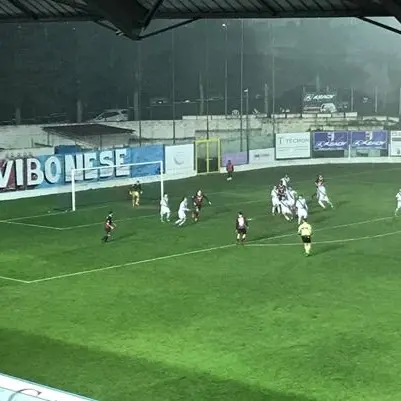 Vibonese super sotto una pioggia torrenziale