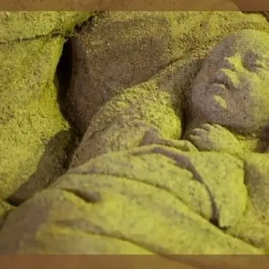 Il presepe di sabbia a Stalettì, quando la fede abbraccia l'arte
