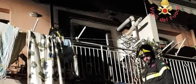 Scoppia un incendio in un'abitazione a Lamezia Terme