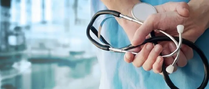 «Fa il medico a Cosenza da 30 anni ma la laurea (falsa) gliel’ha comprata la camorra»: le rivelazioni shock del pentito\n