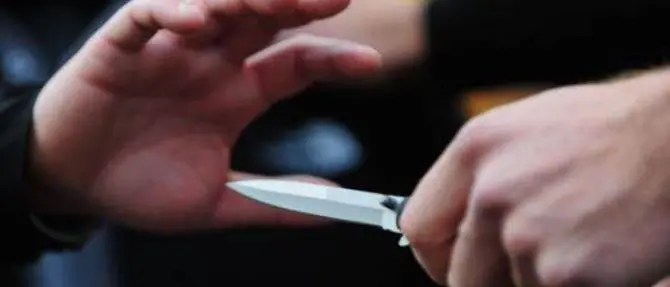 Accoltellato dal fratello per motivi di eredità, è grave