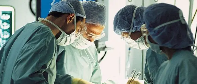 Napoli, chirurgo muore di meningite: il suo cuore salverà la vita di un bambino