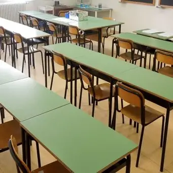 Lamezia, costringe studentessa a subire atti sessuali: insegnante interdetto per un anno