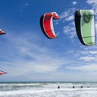KiteSurf, il divertimento in mare a Corigliano-Rossano: l'estate è tutto l'anno