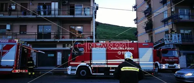 Catanzaro, incendio scoppia in un'abitazione