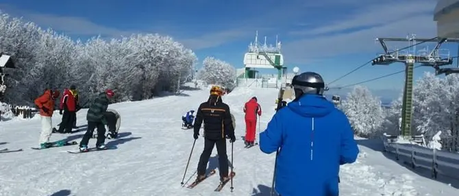 Weekend all'insegna del freddo e del gelo in Calabria, piste aperte per sciare