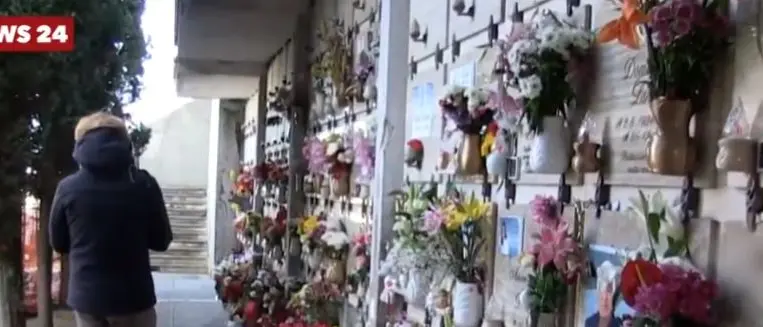 Migranti senza nome al cimitero di Bivona, un fiore per ricordare le tragiche morti in mare