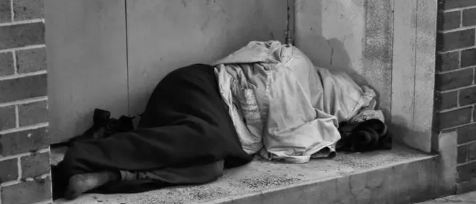 Coperte buttate via al clochard, arriva la multa per il vicesindaco di Trieste