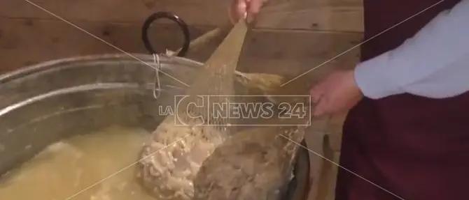 La tradizione del maiale, il ritorno della “quadara” di Cerisano