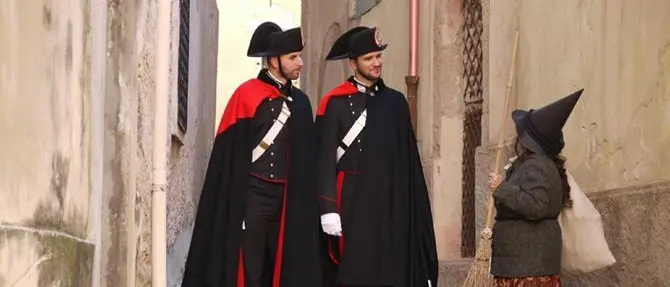 Eccesso di velocità, i carabinieri fermano la Befana a Tropea