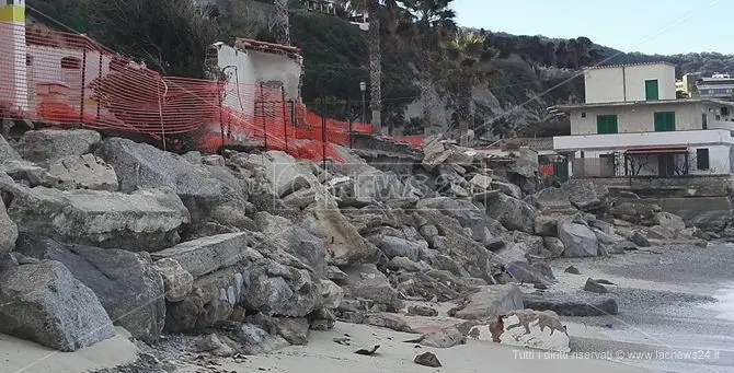 Tropea, dopo due anni il lungomare è ancora un cumulo di macerie