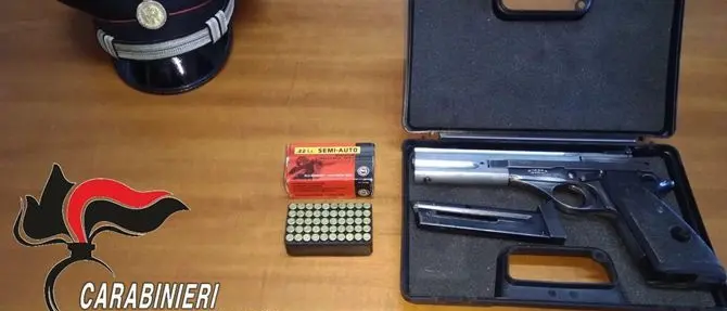 Pistola nascosta nel materasso, ai domiciliari un 72enne
