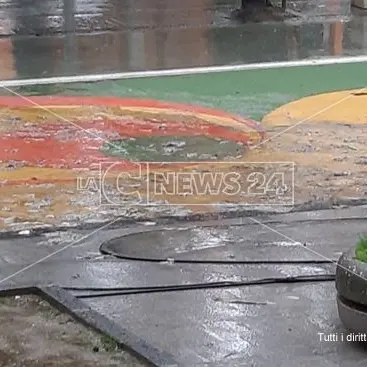 Cosenza, ancora liquami davanti le scuole di Via Roma