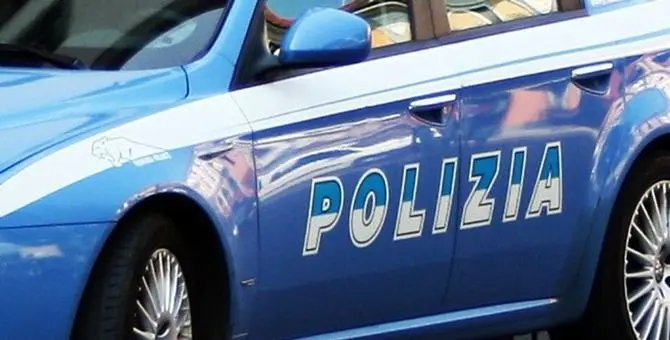 Follia a Crotone, colpi di pistola in pieno giorno contro una paninoteca