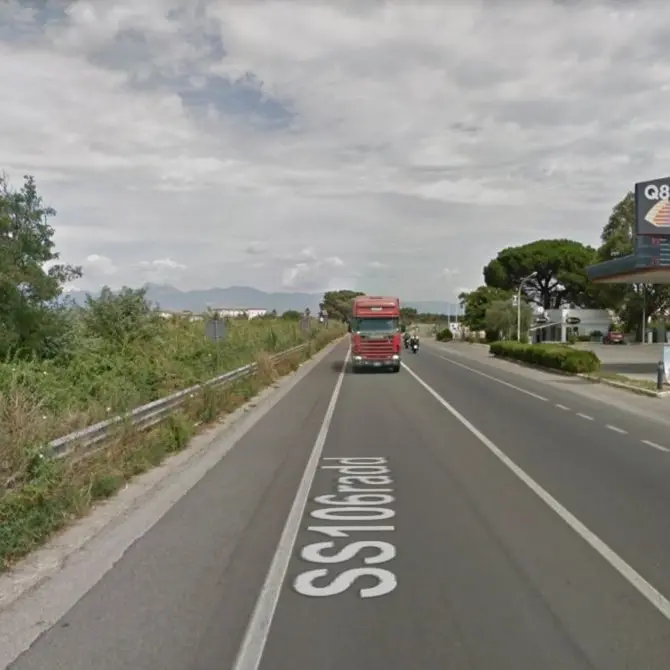 Giallo a Corigliano-Rossano, ritrovato un cadavere lungo la statale 106