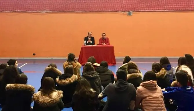 Laratta incontra gli studenti: «La classe dirigente calabrese ha fallito»