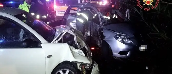 Carambola tra auto sulla 106 a Stalettì, tre feriti