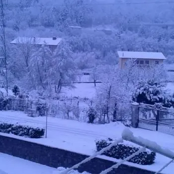 L’ondata di gelo imbianca la Calabria, l’elenco delle scuole chiuse per neve