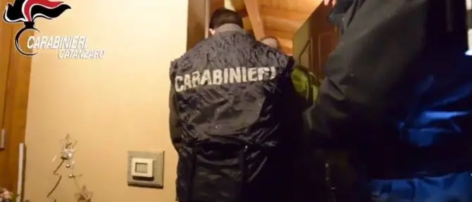 ‘Ndrangheta, la faida delle cosche per il controllo della Presila: 12 fermi