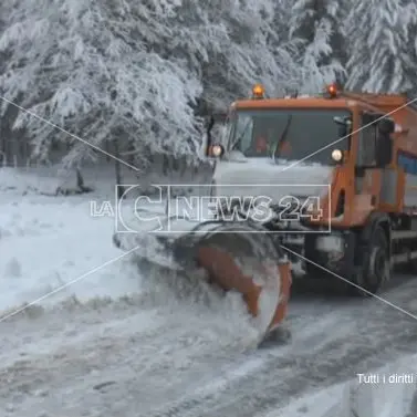Neve a Cosenza, sulla Statale 107 non passa chi è senza catene