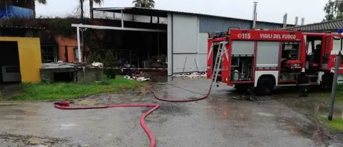 Lavanderia incendiata a Sibari, probabile la mano del racket