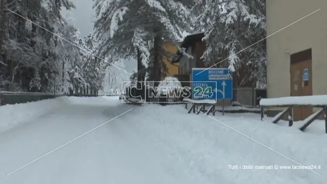 La provincia di Cosenza nella morsa del gelo, nevica ancora sui rilievi