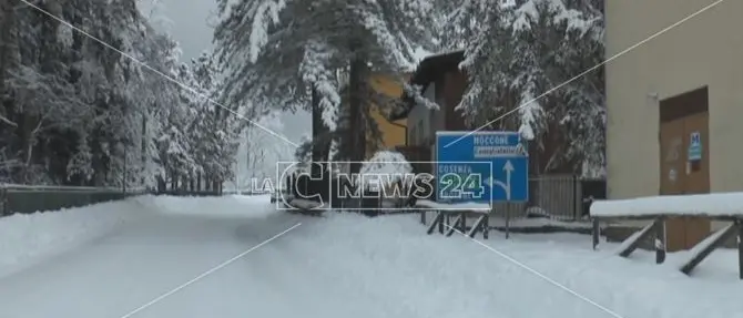 La provincia di Cosenza nella morsa del gelo, nevica ancora sui rilievi