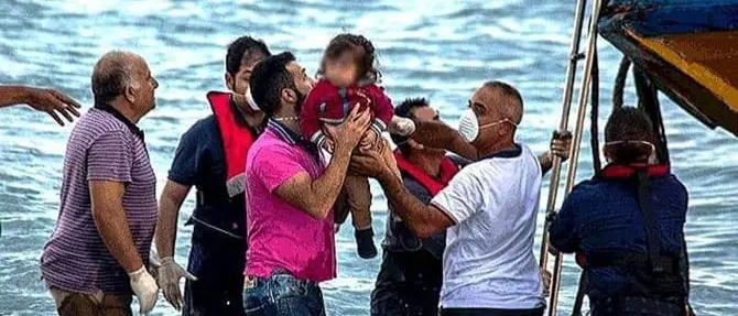 La Calabria ha soccorso i migranti ma loro hanno salvato la nostra umanità