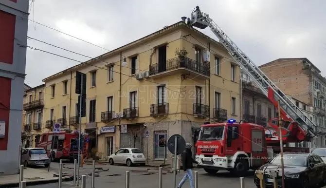 Si incendia canna fumaria, paura a Cosenza