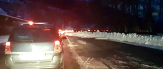 Nuova domenica di disagi sulla strada per la Sila, traffico in tilt e code chilometriche